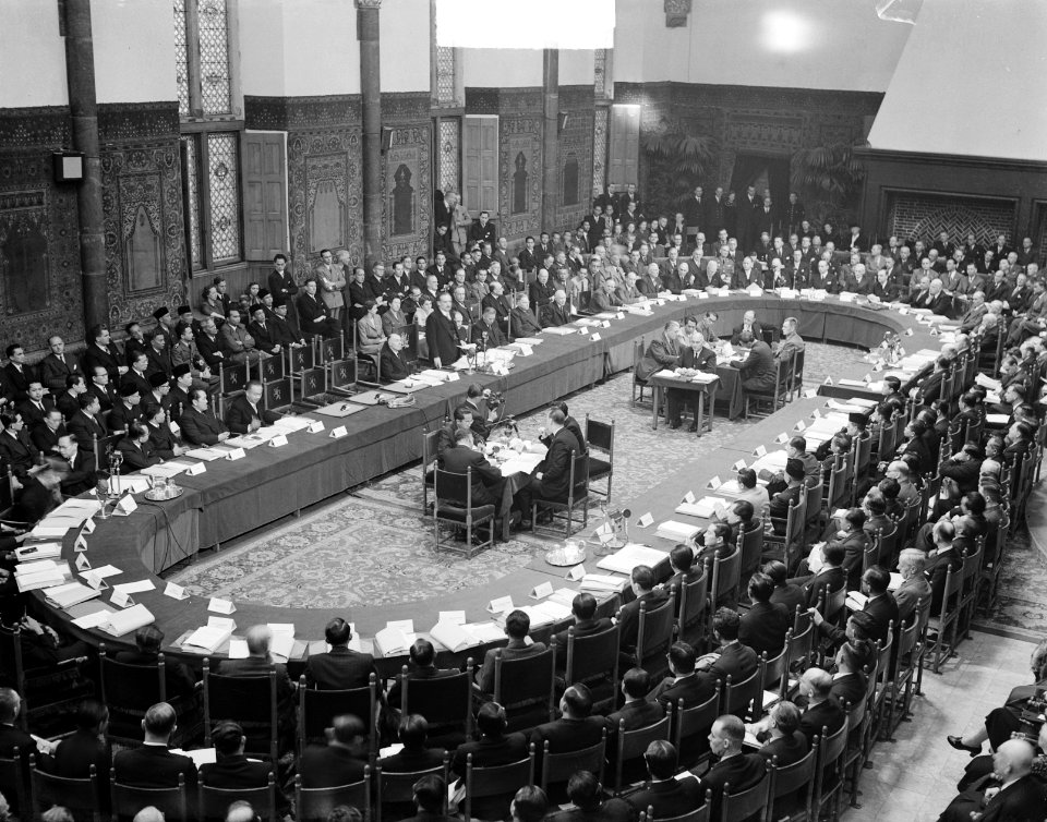 Ronde Tafel Conferentie , slotzitting in Ridderzaal, Bestanddeelnr 903-6860