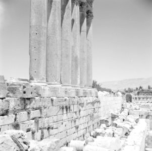 Romeinse zuilengalerij van de Jupiter tempel in Baalbek, Bestanddeelnr 255-6483