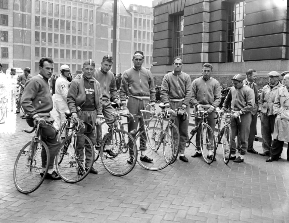 Ronde van Nederland , renners bij start, Zwitserland, Bestanddeelnr 907-0902