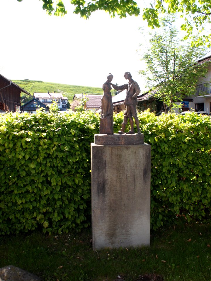 Roman Boos Denkmal Rosshaupten Dorfplatz 01