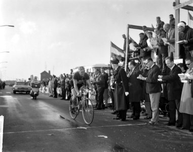 Ronde van Nederland , Finish Helmond Etappewinnaar Piet van Est, Bestanddeelnr 915-1558