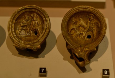 Roman lamps with gladiators - Musée gallo-romain de Fourvière (inv 128)