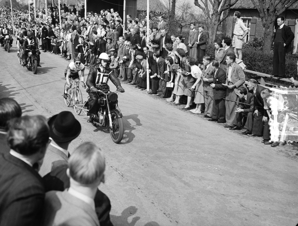 Ronde van Etten achter Molner Wagtmans, Bestanddeelnr 905-0542
