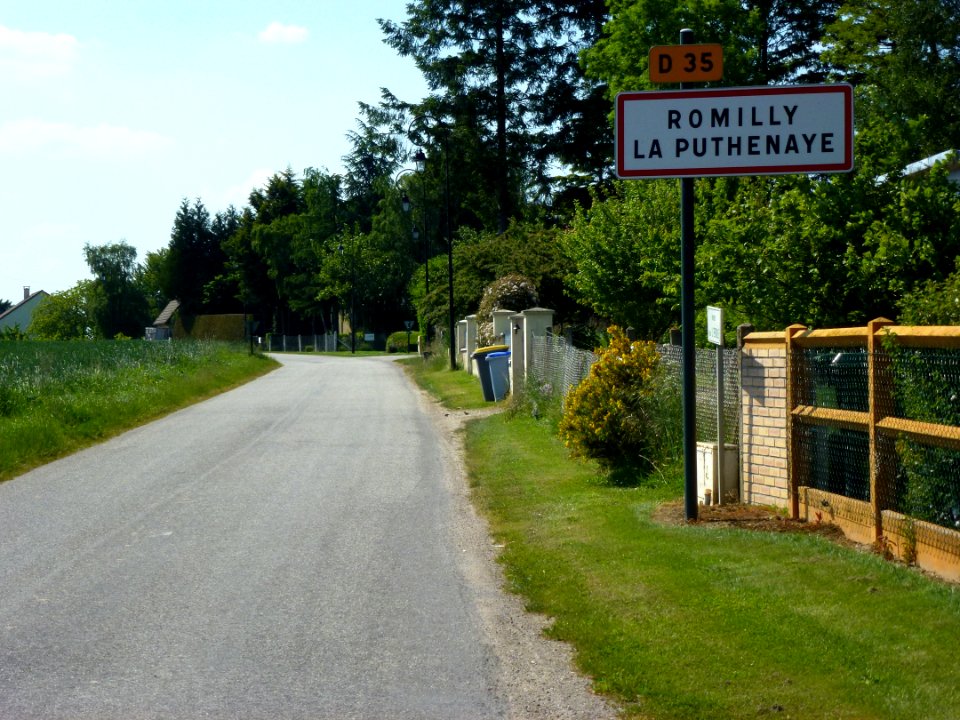 Romilly-La Puthenaye (Eure, Fr) city limit sign