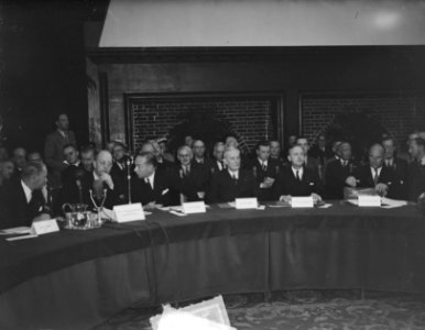 Ronde Tafel Conferentie Indonesië. Delegaties in de Ridderzaal, Bestanddeelnr 903-5641