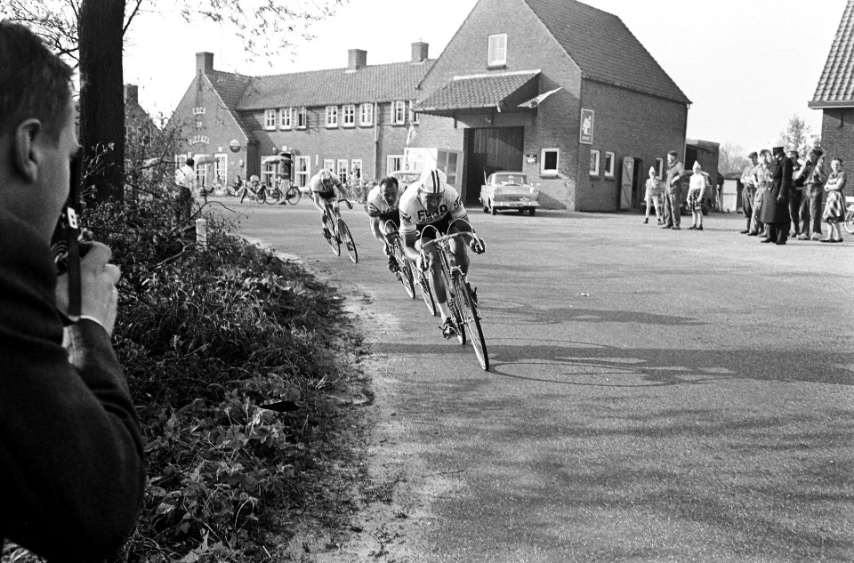 Ronde van Nederland, finish te Doetinchem, de renners in actie, Bestanddeelnr 917-7657