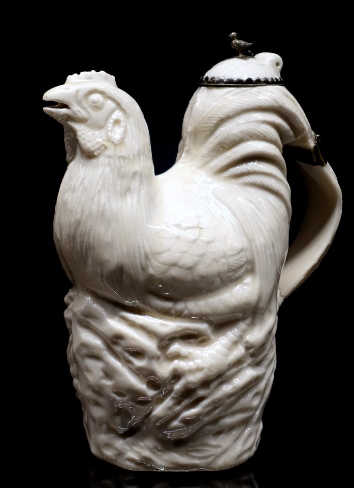 Rooster ewer, Dehua, China, 1680-1690 AD, porcelain with English gilded-silver mounts - Peabody Essex Museum - Salem, MA - DSC05172