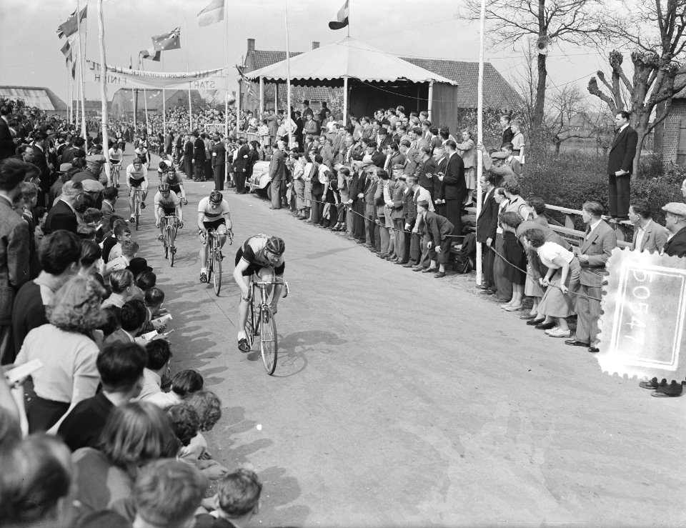Ronde van Etten achter Molner, Bestanddeelnr 905-0547