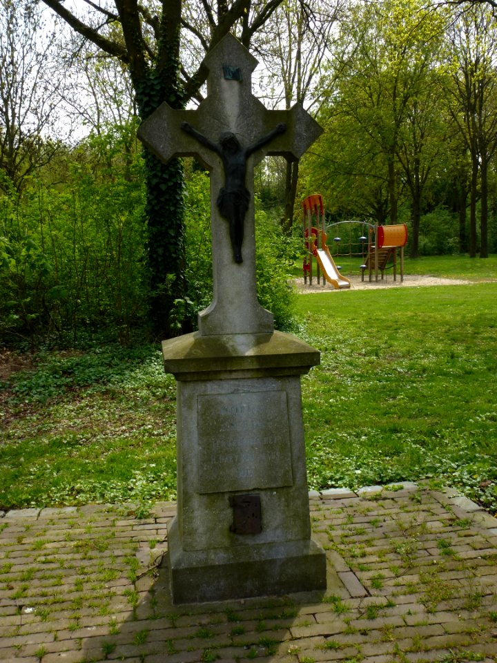 Roosteren (Echt-Susteren) wegkruis Molenstraat