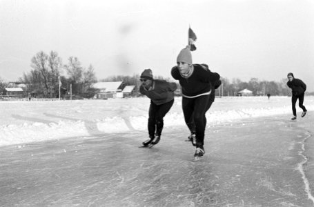 Ronde van Loosdrecht, de kopgroep in aktie, voorop Angelo Damo, links L.C. (Leen, Bestanddeelnr 914-7198