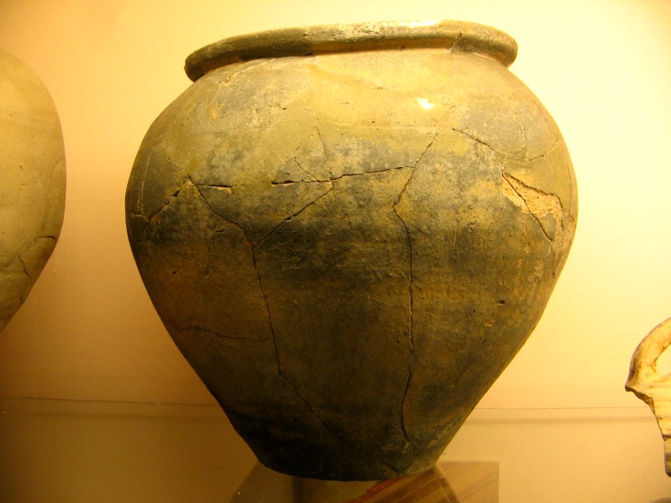 Romeinse voorraadpot (2) in het Leudalmuseum, Haelen 001