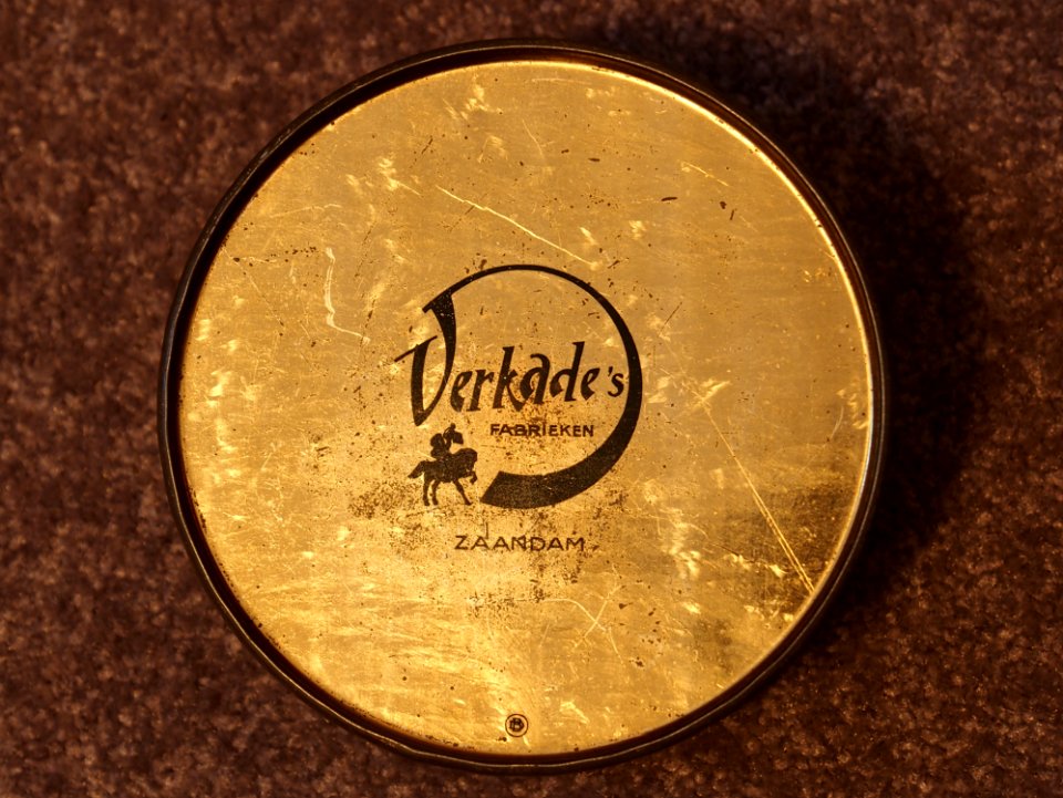 Rond bruin, zwart, wit Verkade blikje, foto4