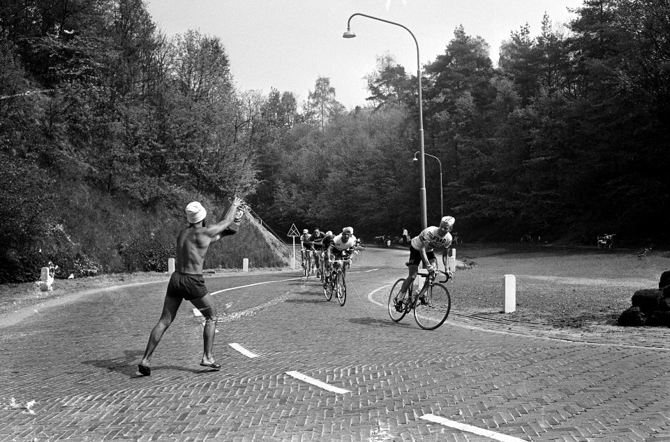 Ronde van Nederland, verkoeling voor de renners, Bestanddeelnr 917-7753