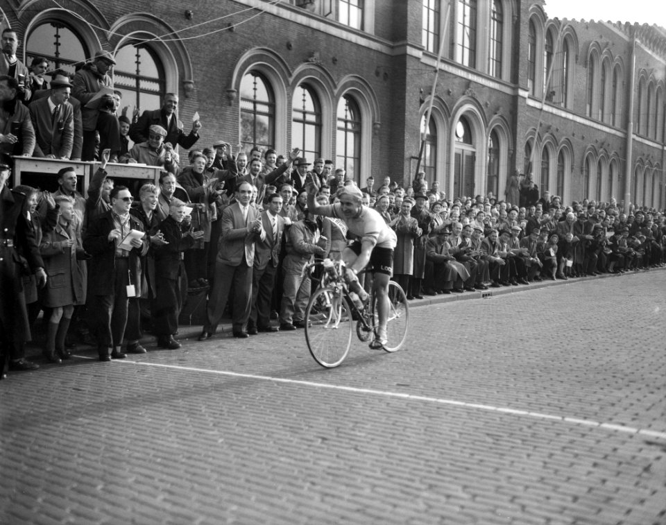 Ronde van Nederland , vierde etappe. Aankomst Leeuwarden, Bestanddeelnr 908-5736