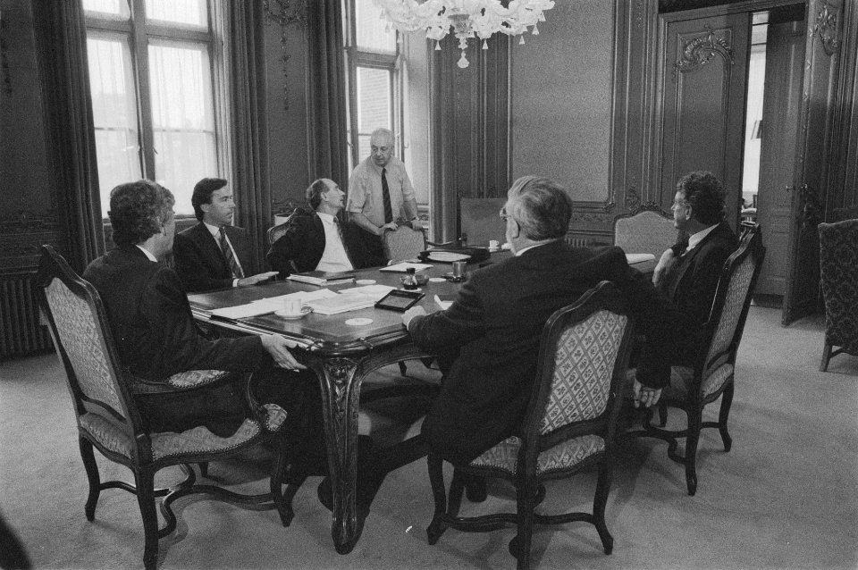 Rond de tafel v.l.n.r. Ruud Lubbers, Elco Brinkman, Bert de Vries, Thijs Wöltgen, Bestanddeelnr 934-5035