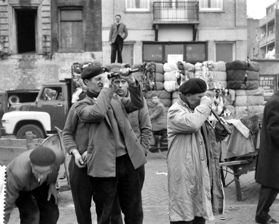 Rommelmarkt op het Waterlooplein te Amsterdam, Bestanddeelnr 912-2229