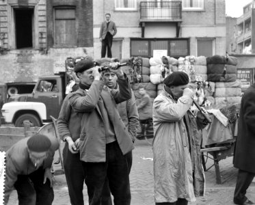 Rommelmarkt op het Waterlooplein te Amsterdam, Bestanddeelnr 912-2229