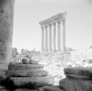 Romeinse zuilengalerij van de Jupiter tempel in Baalbek, Bestanddeelnr 255-6489