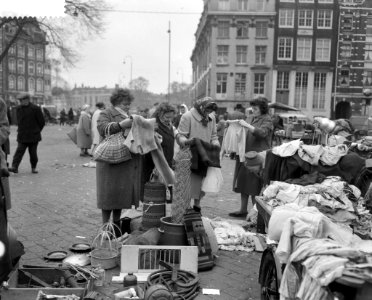 Rommelmarkt op het Waterlooplein te Amsterdam, Bestanddeelnr 912-2232