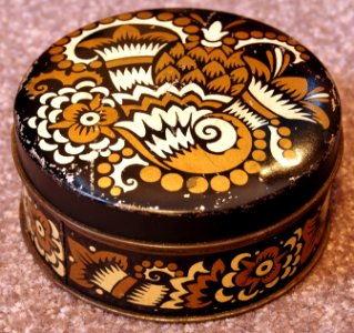 Rond bruin, zwart, wit Verkade blikje, foto3