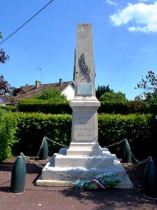 Romilly-La Puthenaye (Eure, Fr) monument aux morts