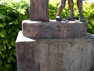 Roman Boos Denkmal Rosshaupten Dorfplatz 02