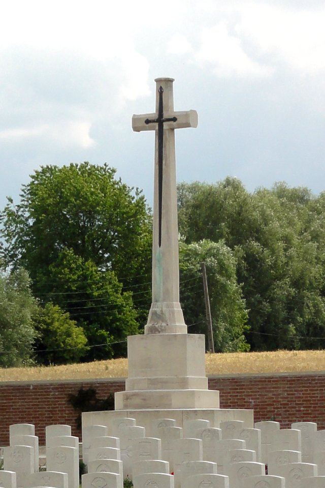 Romeries Communal Cemetery Extension CWGC (Nord, Fr) (2) (cropped)