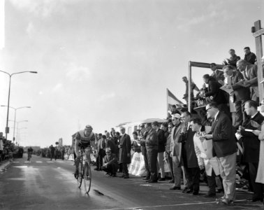 Ronde van Nederland , Finish Helmond Peter Post (2e), Bestanddeelnr 915-1554