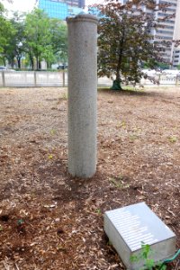 Roman column - Toronto, Canada - DSC01470