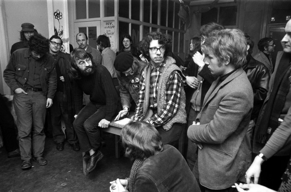 Roel van Duyn op tafel, Bestanddeelnr 923-3202