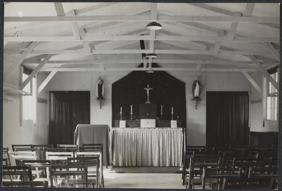 Rooms katholieke kapel in het Nederlandse Legerkamp Wrottesley Park nabij Wolver, Bestanddeelnr 512 138