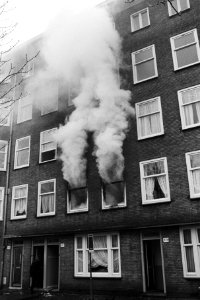 Rookwolken uit de ramen, Bestanddeelnr 932-5130