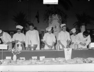 Roomskatholieke banketbakkersvakschool tentoonstelling Amsterdam, Bestanddeelnr 904-0376