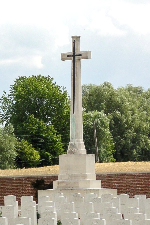 Romeries Communal Cemetery Extension CWGC (Nord, Fr) (2) (cropped)-2-2