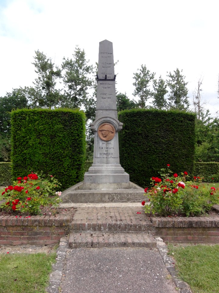 Romery (Aisne) monument aux morts