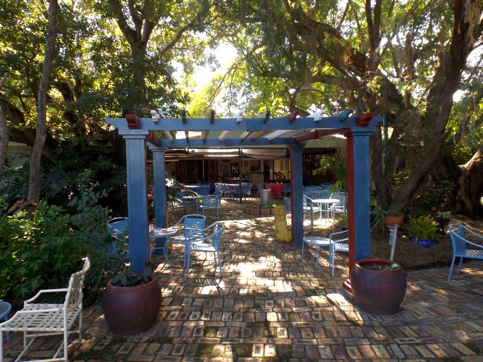 Rosevale Retreat Hotel courtyard