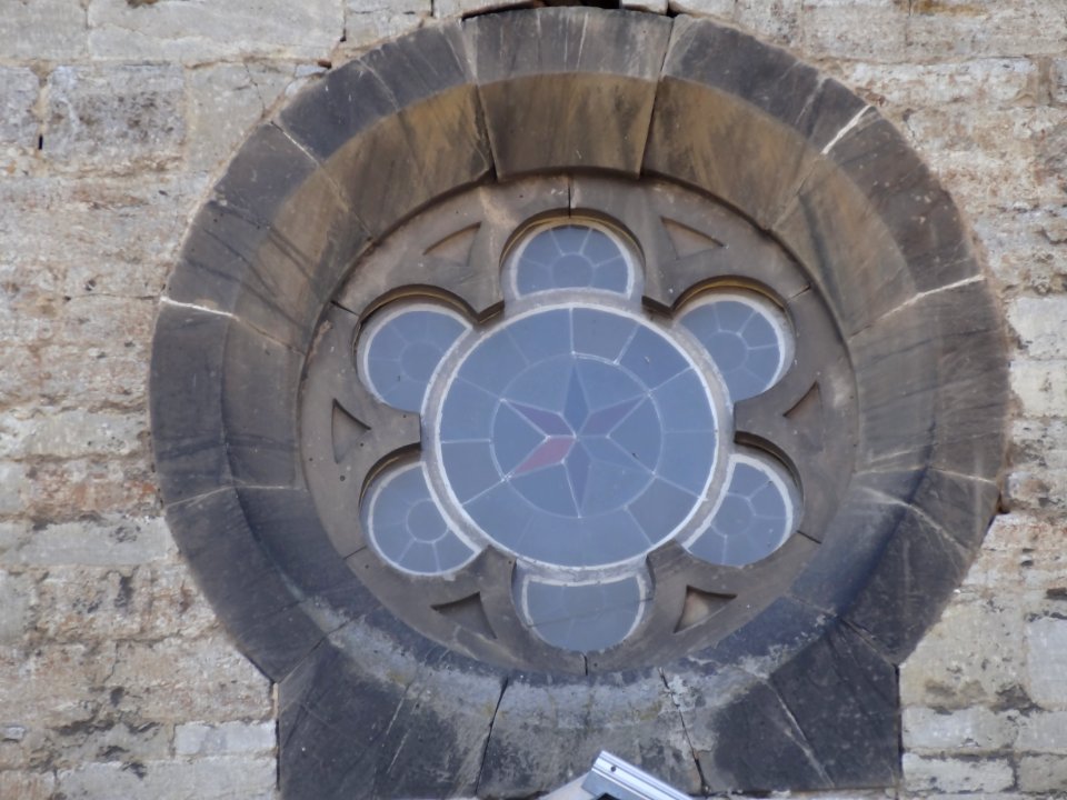 Rosettenfenster 1 in der Kirche in Reisdorf