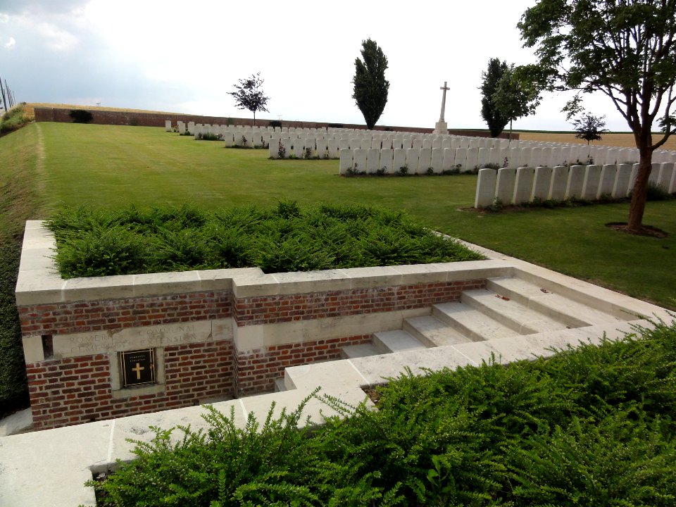 Romeries Communal Cemetery Extension CWGC (Nord, Fr) (1)