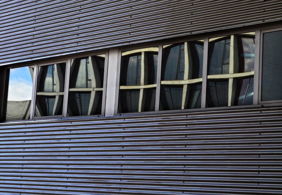 Detail window reflection