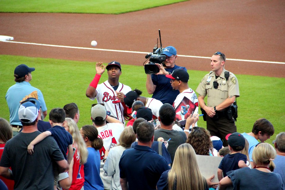 Ronald Acuña Jr., Ozzie Albies, Johan Camargo signing autographs, 9-18-2018