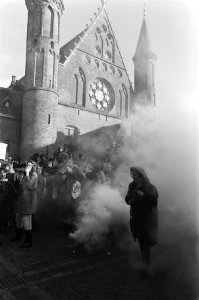 Rookbommen op het Binnenhof, Bestanddeelnr 933-5478
