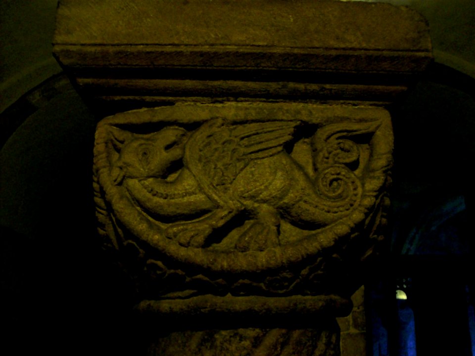 Romanesque capital, Canterbury 2