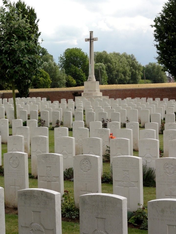 Romeries Communal Cemetery Extension CWGC (Nord, Fr) (2)