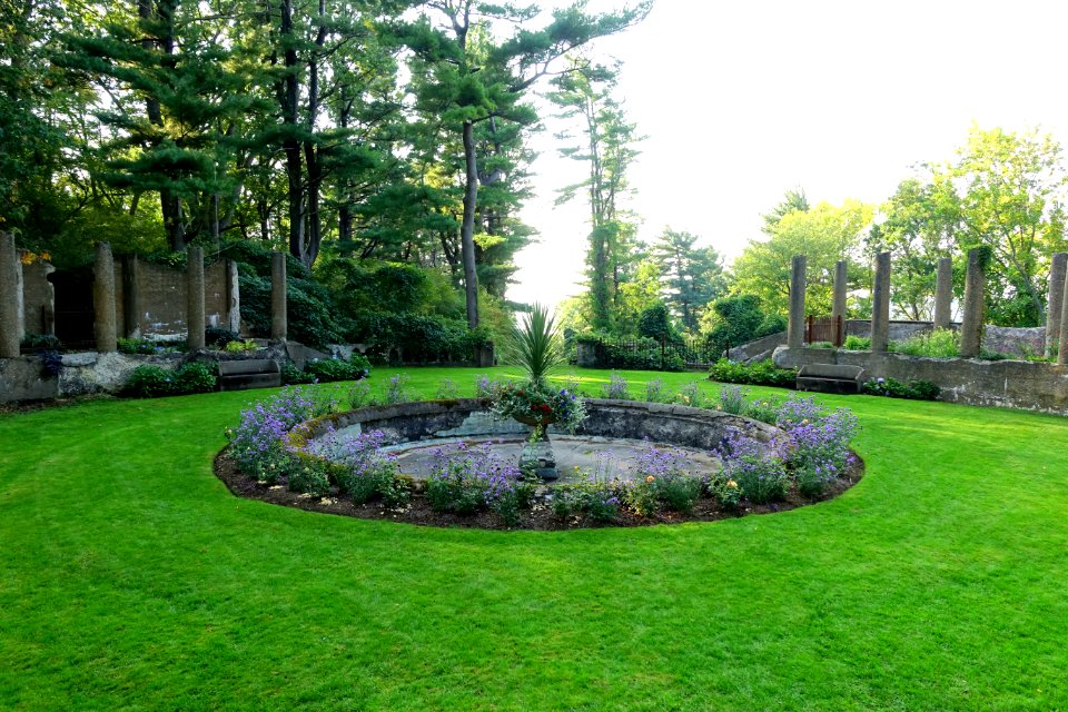 Rose Garden - Castle Hill on the Crane Estate - Ipswich, Massachusetts, USA - DSC06475