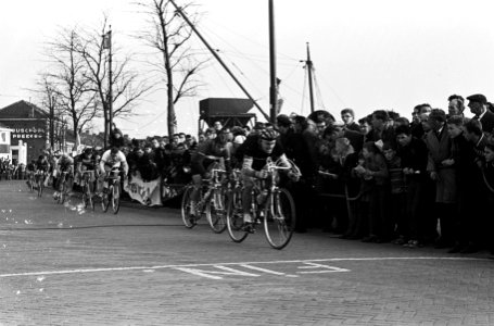Ronde van Noord-Holland , de finish, als eerste Marinus Paal, Bestanddeelnr 915-0143