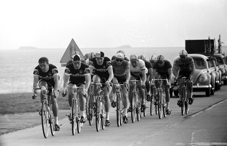 Ronde van Nederland Eerste etappe Amsterdam Heerenveen, kopgroep van 14 man op , Bestanddeelnr 911-2402