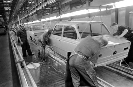 Rondgang door de fabriek, Bestanddeelnr 921-4692
