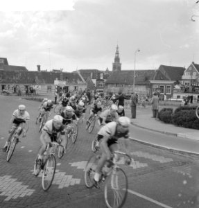 Ronde van Nederland in Alkmaar Peloton trekt door Alkmaar, Bestanddeelnr 912-4894