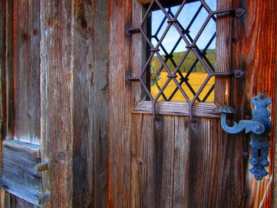 Wooden door castle key hole photo