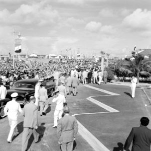 Rondrit van het koninklijk paar door Oranjestad op Aruba, Bestanddeelnr 252-3876